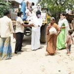 భోజనాలు, అరిటిపండ్లు పంపిణి
