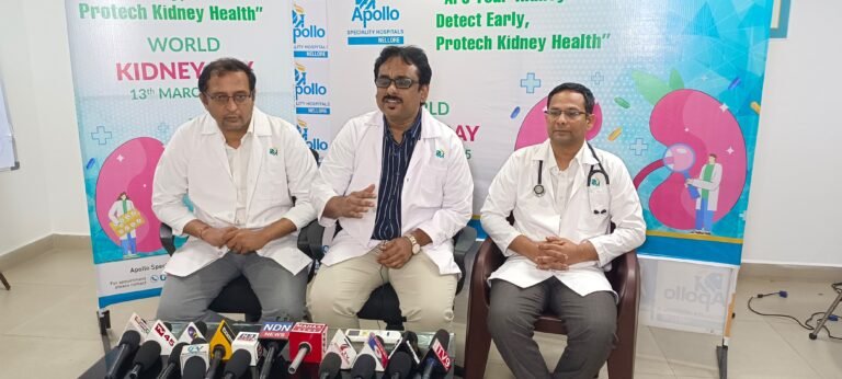 నెల్లూరు అపోలో హాస్పిటల్   కిడ్నీ సమస్యలపై ప్రజల్లో అవగాహాన*:    డాక్టర్ శ్రీరామ్ సతీష్, డాక్టర్ చక్రవర్తి, డాక్టర్ మస్తాన్ వలీ*