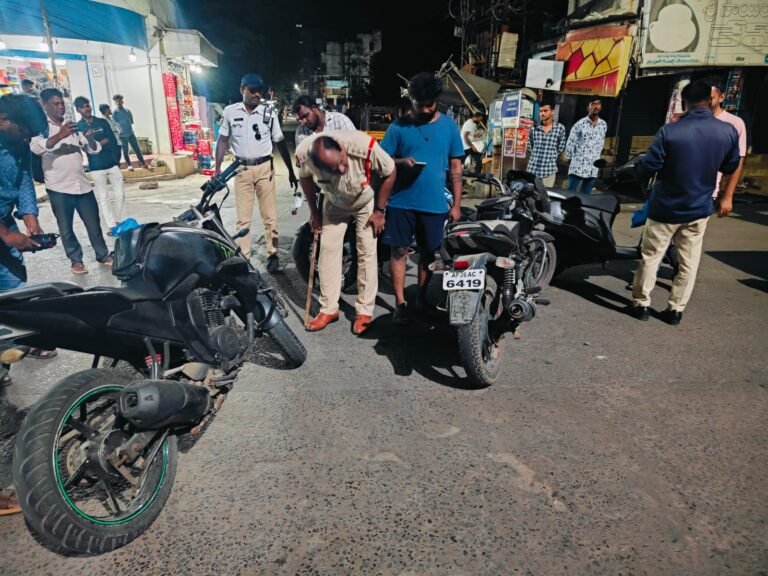 డ్రంక్ అండ్ డ్రైవ్, ట్రిపుల్ రైడింగ్, నంబర్ ప్లేట్ లేని వాహనాలపై ప్రత్యేక డ్రైవ్ :