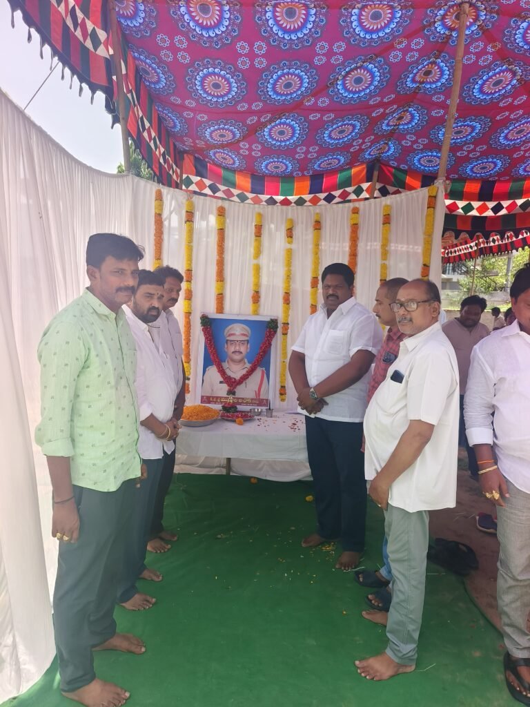 ఎస్సై అశోక్ మరియు కానిస్టేబుల్ జీవన్ కుటుంబ సభ్యులను పరామర్శించిన జిల్లా అధ్యక్షులు జగ్గిరెడ్డి