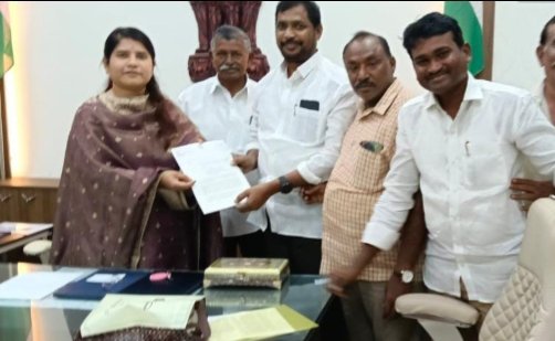 నంద్యాల అభివృద్ధిపై సమీక్ష సమావేశం నిర్వహించిన మంత్రి ఫరూక్.