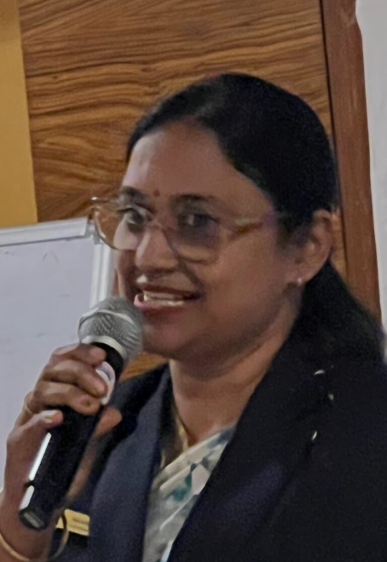 మాధవి మేడమ్ – మార్పుకు మార్గం చూపిన మహిళా నాయకత్వ శక్తి