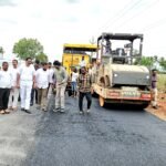 రోడ్డు భద్రత ప్రాముఖ్యతపై పోలీసుల అవగాహన, వాహనాలు తనిఖీలు