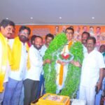 గంటా న్యూరో హాస్పటల్‌లో రమణ రెడ్డి పరామర్శించిన ప్రభుత్వ విప్ ఎమ్మెల్యే అరవ శ్రీధర్