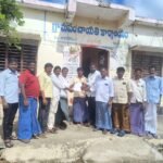 శ్రీకాళహస్తీశ్వరుని సేవలో ఆంధ్రప్రదేశ్ దేవాంగ సంక్షేమ సంఘం అధ్యక్షులు.