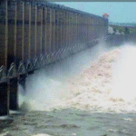 డ్రోను రెక్కలు తగిలి ఇద్దరికీ గాయాలు.. 108 అంబులెన్సులో ఆస్పత్రికి తరలింపు.