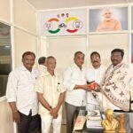 ఫ్లాష్సు.. ఫ్లాష్.. ఫ్లాష్.. సురవరం సుధాకర్ రెడ్డి కన్నుమూత