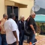 అరటి ఆకుల్లో భోజనం.. కాగిత సంచుల్లో ప్రసాదం