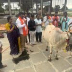 వల్లాల అమరవీరుల స్థూపాన్ని పరిశీలనకు వచ్చిన నాయకులు