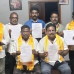 బడాబాబులు అక్రమంగా భూ కబ్జాకు యత్నిస్తున్నారు