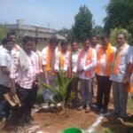 ఇష్టపడి, కష్టపడేతత్వంతో చదివితే ఉన్నతశిఖరాలను చేరుకోవచ్చు – గ్రాడ్యుయేట్ పట్టా అందుకున్న సిహెచ్.మహేష్