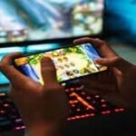 ఏకంగా పోలీస్ స్టేషన్‌లోనే హెడ్ కానిస్టేబుల్ పై కత్తితో దాడి చేసి పారిపోయిన దుండగుడు