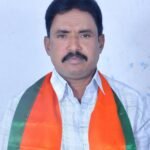 పురోహితులు వేదుల హనుమాన్ కు సన్మానం*