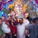 గురువు ఎందుకో వెనకబడ్డాడు