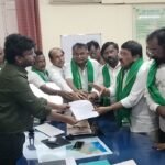 డిసిసిబి చైర్మన్ ను కలిసిన సొసైటీ అధ్యక్షుడు ఎస్.రాజా