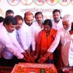 వైద్య ఖర్చులకోసం సీఎం సహాయనిధి చెక్కులను అందజేసిన రాష్ట్ర మంత్రివర్యులు శ్రీ గొలుసు పార్థసారథి గారు