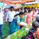 పట్టణంలోని మునిసిపాలిటీ కాలువల పై ఆక్రమిత బండలను తొలగించి పూడికలు తీయండి. షేక్ కరీముల్లా