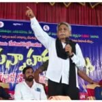 శ్రీకాళహస్తి యంగ్ ఎంప్లాయిస్ సోషల్ సర్వీస్ వారిచే పోలీసులకు రైన్ కోట్స్ వితరణ