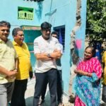 వరద ఉధృతికి బైక్‌తో సహా కొట్టుకుపోయిన యువతీ యువకుడు