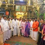 చంద్రమాంపల్లిలో పంట నష్ట తీవ్రతను అంచనా వేస్తున అగ్రికల్చర్ ఆఫీసర్ ప్రమోద.