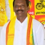 *గోండు వీరుడి పోరాటానికి దక్కిన *గోండు వీరుడి పోరాటానికి దక్కిన ఫలితం* *కొమురం భీం వర్ధంతిని రాష్ట్ర పండగగా గుర్తింపు పై గిరిజనుల హర్షం* నేడు జోడేఘాట్ లో ఘనంగా కొమురం భీం వర్ధంతి జెల్ జంగల్ జమీన్ (నీరు అడవి భూమి )పై హక్కుల కోసం ఉద్యమించిన గోండు వీరుడు కొమరం భీం వర్ధంతిని తెలంగాణ రాష్ట్ర ప్రభుత్వం రాష్ట్ర పండగగా ప్రకటిస్తూ ఉత్తర్వులు జారీ చేయడం పట్ల నిర్మల్ జిల్లాలోని ఆదివాసి సంఘాలు గిరిజన సంఘాలు హర్షం వ్యక్తం చేశాయి అంతేకాకుండా ఖానాపూర్ ఎమ్మెల్యే వెడ్మా బొజ్జు పటేల్ ప్రభుత్వానికి కృతజ్ఞతలు తెలిపారు ముఖ్యమంత్రికి మరియు గిరిజన సంక్షేమ శాఖ మంత్రి అడ్డూరి లక్ష్మణ్ కుమార్ కు మరియు ఉమ్మడి ఆదిలాబాద్ జిల్లా ఇన్చార్జి మంత్రి జూపల్లి కృష్ణారావు లకు ఆదివాసి గిరిజనుల తరఫున కృతజ్ఞతలు తెలిపారు కొమురం భీం ఉమ్మడి ఆదిలాబాద్ జిల్లాలోని ఆసిఫాబాద్ మండలం సంకేపల్లి గ్రామంలో 1900 సంవత్సరంలో మైనుబాయి చిన్ను దంపతులకు జన్మించాడు ఆ రోజుల్లో నిజాం ప్రభుత్వంలో ఉన్నటువంటి అటవీ అధికారుల వేధింపులను చూసి తట్టుకోలేక 15 ఏళ్ల వయసులోనే వారి తీరుకు నిరసనగా ఉద్యమ పంతాను ఎంచుకున్నారు గిరిజనులందరినీ ఏకం చేయడంలో కుమరం భీమ్ కిరమేరి ‘ఆసిఫాబాద్’ బాబేజారి’ పిట్టగూడా, పట్నాపూర్ కల్లేగాం శివగుడా, లైన్ పటార్,మొదలైన గ్రామాల ప్రజలందరినీ ఏకం చేశాడు భీమ్ పోరాటాల వల్ల నిజాం ప్రభుత్వాన్ని ఒక దశలో భయభ్రాంతులకు గురిచేశాడు అంతేకాకుండా నేడు ఉన్నటువంటి 1/ 70 యాక్ట్ గిరిజనుల భూములు పరాయికరణ జరగకుండా వచ్చిన చట్టాలు ఈయన పోరాటాల ఫలితమే అంతే కాకుండా గిరిజనుల సమస్యలను అధ్యయనం చేయడం కోసం నిజాం ప్రభుత్వం మానవ శాస్త్రవేత్త అయిన హైమాన్ డార్క్ ఆధ్వర్యంలో పరిశోధనలు చేయించింది గిరిజనుల అవసరాలను తీర్చడంలో హైమందార్ప్ యొక్క అధ్యయనం ఎంతగానో కృషి చేశాడు ఫలితంగా ఏజెన్సీ ప్రాంతంలో నూతన పాఠశాలలు,ఐటిడిఏలు, ఏర్పాటు చేయడం జరిగింది గిరిజనులకు పోడు పట్టాలు పంపిణీ చేయడం జరిగింది ఆ మహానీయుని నేడు నిర్మల్ జిల్లాలో కూడా ఘనంగా వర్ధంతిని గిరిజన ఆదివాసి సంఘాలు జరుపుకొన్నాయి ఎంతటికైనా కొమరం భీమ్ యొక్క పోరాట స్ఫూర్తి నేటి తరానికి ఆదర్శం End* *కొమురం భీం వర్ధంతిని రాష్ట్ర పండగగా గుర్తింపు పై గిరిజనుల హర్షం*