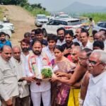 లైసెన్స్ లు లేకుండా టపాసులు అమ్మడం నేరం:టూ టౌన్ సిఐ