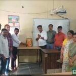 సిర్పూర్ (T) సోషల్ వెల్ఫేర్ హాస్టల్ ముందు తల్లిదండ్రుల ధర్నా