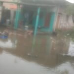 ప్రజలకు ముఖ్య గమనిక అత్యవసరమైతే తప్ప బయటికి రావడానికి ఆలోచించండి ఎడతెడుపు లేకుండా భారీ వర్షాలతో రాష్ట్రాలు అతలాకుతం