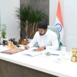 సీనియర్ జర్నలిస్ట్ అడపాకు జర్నలిస్టులు ఘన నివాళి