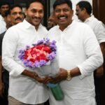 కర్నూలు ఘటనా స్థలిని పరిశీలిస్తున్న రాష్ట్ర హోం శాఖ మంత్రి వర్యులు వంగలపూడి అనిత గారు మరియు డీజీపీ గుప్తా గారు