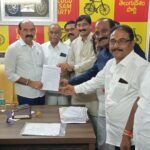 స్మార్ట్ రేషన్ కార్డుల పంపిణీ చేసిన మంత్రివర్యులు ఎన్ఎండి ఫరూక్