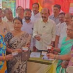 నంద్యాల 4 వ వార్డు లో స్మార్ట్ రేషన్ కార్డులను పంపిణీ చేసిన మంత్రివర్యులు ఎన్ఎండి ఫరూక్