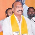 *ఇంటి చుట్టు బ్రాహ్మాణులే ఉన్నారు గుడ్లు పెట్టే నాటు కోటి పెట్టను ఎవడు దొంగలించి తిన్నటో అర్థం కావటం లేదు..*