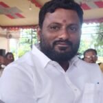 దీపావళి శుభాకాంక్షలు తెలిపిన ఖమ్మం జిల్లా యువమోర్చా అధ్యక్షుడు అనంతు ఉపేందర్ గౌడ్ 🪔 దీపాల పండుగ దీపావళి సందర్భంగా ఖమ్మం జిల్లా బిజెపి యువమోర్చా అధ్యక్షులు అనంతు ఉపేందర్ గౌడ్ ప్రజలకు హృదయపూర్వక శుభాకాంక్షలు తెలిపారు. “ఈ దీపావళి పండుగ మీకు మరియు మీ కుటుంబానికి ప్రకాశవంతమైన అభివృద్ధి, అపారమైన అవకాశాలు రావాలని కోరుకుంటున్నాను. మీకు మరియు మీ కుటుంబ సభ్యులకు దీపావళి శుభాకాంక్షలు!” అని ఆయన తెలిపారు.