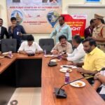 జిల్లా కలెక్టర్ ను మర్యాదపూర్వకంగా కలిసిన జైలు సూపరింటెండెంట్.