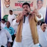 సైకిల్ కోసం బ్యాంకుకు వెళ్లిన చిన్నారులు, బంగారు తాకట్టు పెడతామని హామీ.