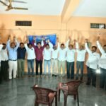 మునుగోడులో డిసిసి అధ్యక్షుడి ఎంపిక పై అభిప్రాయ సేకరణ. డిసిసి అధ్యక్షులు గా బీసీ,ఎస్సీ,ఎస్టీ,మైనార్టీ,ఓసి ఎవరిని ఎంపిక చేసిన మద్దతిస్తామని. రాజ్ గోపాల్ రెడ్డి కి అధిష్టానం ఇచ్చిన మాటను కూడా నిలబెట్టుకోవాలని తీర్మానం. జన్మతః నేను కాంగ్రెస్ పార్టీ,పుట్టిన నాటి నుండి నా రక్తంలోనే కాంగ్రెస్ పార్టీ ఉంది,కాంగ్రెస్ పార్టీలోనే ఉంటా. పార్టీ కోసం ఆస్తులు అమ్ముకొని పార్టీని బ్రతికించడానికి పనిచేసిన వ్యక్తిని. కోమటిరెడ్డి రాజ్ గోపాల్ రెడ్డి.