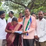 తెలంగాణ మాజీ మంత్రి తన్నీరు హరీష్ రావు గారిని కలిసిన స్టేషన్గన్పూర్ BRS పార్టీ అధ్యక్షులు మాచర్ల గణేష్ గారు