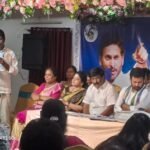 జగ్గయ్యపేటలో ముఖ్యమంత్రి సహాయ నిధి చెక్కులను ఎమ్మెల్యే అందజేశారు