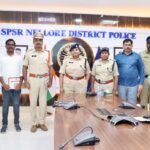 ఏపీ స్టేట్ అడ్వైజర్ బోర్డు చైల్డ్& లేబర్ చైర్మన్ మర్యాదపూర్వకంగా కలిసిన బిజెపి నాయకులు జనం న్యూస్ నవంబర్ 24 ముమ్మిడివరం ప్రతినిధి గ్రంధి నానాజీ ఏపీ స్టేట్ అడ్వైజర్ బోర్డు చైల్డ్ & లేబర్ చైర్మన్ నియమితులు శ్రీ వేటుకూరి సూర్యనారాయణ రాజు ఆంధ్రప్రదేశ్ స్టేట్ అడ్వైజరీ బోర్డు& చైల్డ్ లేబర్ చైర్మన్ గా నియమితులైన సందర్భముగా కాకినాడలో వారి నివాసంలో కలసి శుభాకాంక్షలు తెలిపిన బీజేపీ కాకినాడ జిల్లా ప్రధాన కార్యదర్శి చోడిశెట్టి రమేష్ బాబు, జిల్లా సోషల్ మీడియా కన్వినర్ గౌతు చిన్న, బీజేపీ సీనియర్ నాయుకులు సింగిల్దేవి సత్తిరాజు, దిలీప్ కుమార్ సాధానని, శుభాకాంక్షలు తెలియజేయడమైనది