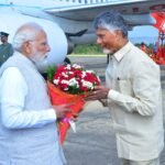 *వీధి దీపాలు మరమ్మత్తు … దగ్గరుండి చేయించిన టీడీపీ నాయకులు*