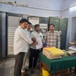 డీఎంఈని మర్యాద పూర్వకంగా కలిసిన జిజిహెచ్ సూపరింటెండెంట్ డా. సత్యనారాయణ.