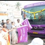 విద్యార్థులను పొలంబాట పట్టించిన జేడీ ఫౌండేషన్.