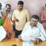 రాష్ట్ర వైఎస్ఆర్సిపి యువజన అధ్యక్షునికి ముక్కంటి ప్రసాదాలు