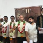 ద్విచక్ర వాహనదారులకు హెల్మెట్ వాడకం పై అవగాహన కల్పించిన సి.ఐ.