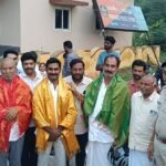 మనుబోలు మండలంలో హెల్మెంట్ పంపిణీకి సహకరించిన వారిని సన్మానించిన డి.ఎస్.పి .సీఐ.ఎస్ఐ.