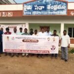 అధికారుల నిర్లక్ష్యం!! దవాఖాన ఆవరణే చెత్త మైదానం