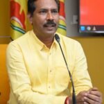 ఉప్పల్వాయి గ్రామంలో ఎన్నికల ఓటమి.. మద్యం బాటిల్స్‌తో పంచాయతి ముందు మహిళలు ఆందోళన!