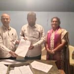 మల్లెం కొండు సురేష్ బాబు భౌతిక కాయానికి నివాళులు అర్పించిన ముక్కా రూపానంద రెడ్డి