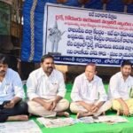 మానవతా దృక్పథం: ప్రమాదంలో ఉన్న కుటుంబానికి ఎస్ఐ రామమోహన్ రక్ష